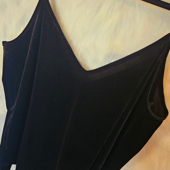 Old Navy Classic Black Velvet V Neck Camisole NWOT - Picture 3 of 5
